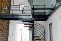 Escalier hélicoïdal plancher de verre