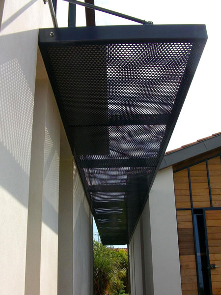 Brise soleil grille grise