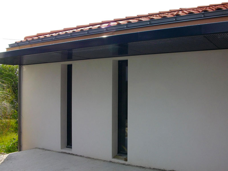 Brise soleil grille grise