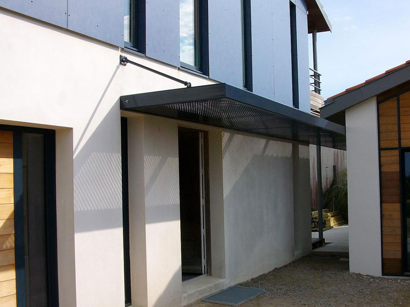 Brise soleil grille grise