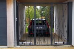 portail-grille-gris-1