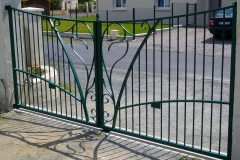 portail-tradition-barreaux-vert-2